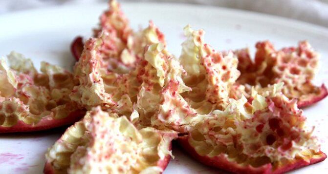 Pomegranate peel to treat worms